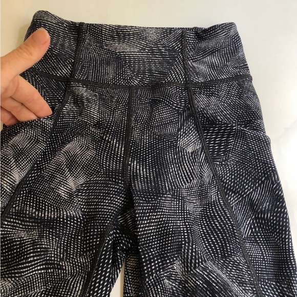 Lululemon Time To Sweat Crop 23" Velocity Mesh Island Mist Black Size 2 - Picture 5 of 10